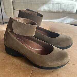 Earthy Taupe Leather Mary Jane Wedge Shoes Quiet Luxury Comfort 39 Dansko